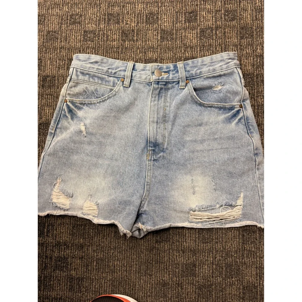 Chelsea Violet Distressed Denim Cut Off Shorts Blue‎ Light Wash Raw Hem Size 26